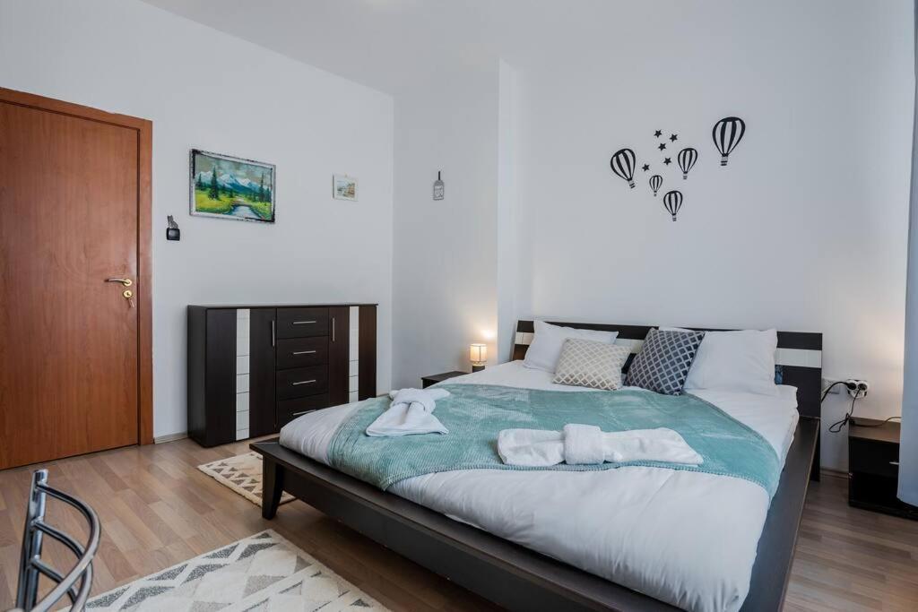 Spacious 3Bd Central Apartment โซเฟีย ภายนอก รูปภาพ