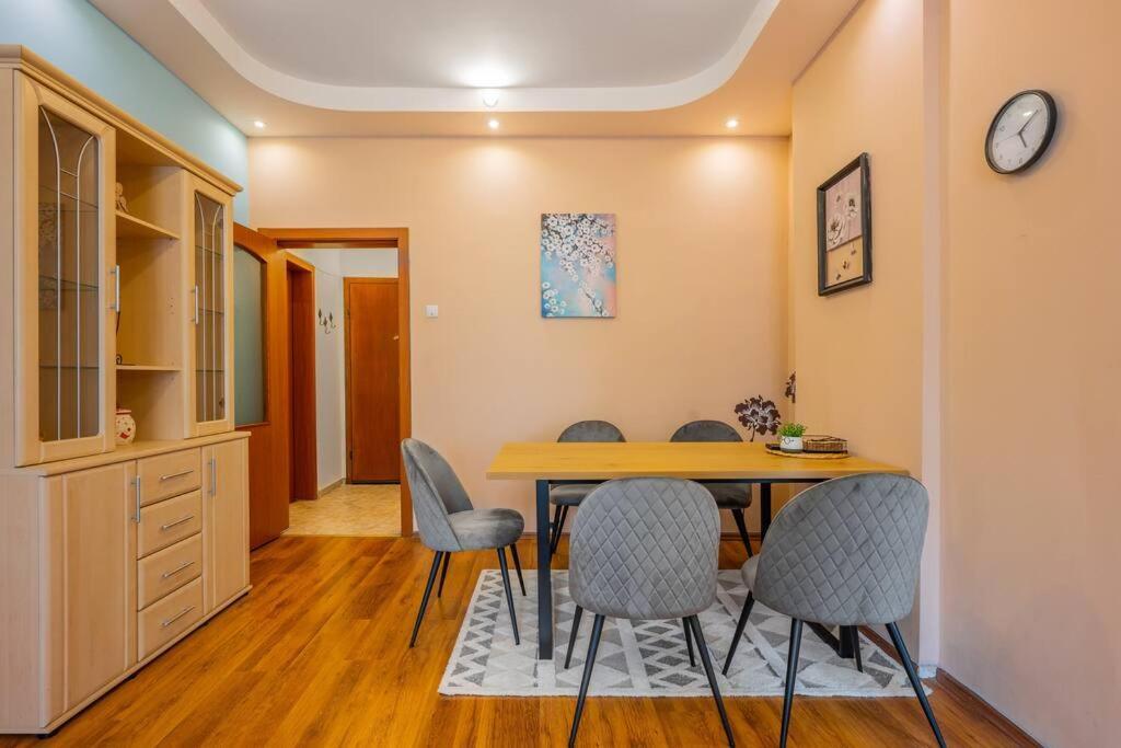 Spacious 3Bd Central Apartment โซเฟีย ภายนอก รูปภาพ